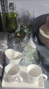 lot 30 image: LOT OF ASSORTED ITEMS AS SHOWN.