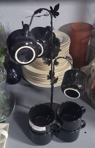 lot 32 image: MUG HOLER WITH MUGS AS SHOWN.