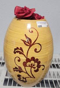 lot 47 image: LACQUERWARE VASE AS SHOWN.