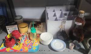 lot 60 image: LOT OF KITCHEN WARE ITEMS INCLUDING PLATES, MUGS, AND MORE AS SHOWN.