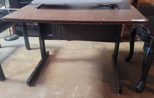lot 74 image: METAL FRAME DESK STATION AS SHOWN.