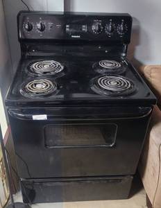 lot 76 image: HOTPOINT ELECTRIC STOVE AS SHOWN.