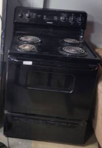 lot 77 image: HOTPOINT ELECTRIC STOVE AS SHOWN.