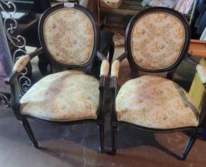 lot 82 image: VINTAGE WOODEN FRAME WITH UPHOLSTERED SEATBACKREST CHAIRS IN STYLEDESIGN SHOWN.