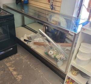 lot 85 image: STORE DISPLAY AS SHOWN. CONTENTS NOT INCLUDED.