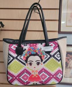 lot 86 image: NEW HAND BAG  PURSE IN STYLEDESIGN SHOWN.
