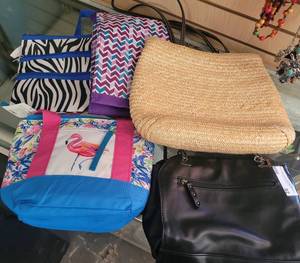 lot 92 image: LOT OF PURSESBAGS IN COLORS AND STYLES AS SHOWN.