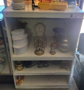 lot 95 image: WOODEN CABINET AS SHOWN. CONTENTS NOT INCLUDED.
