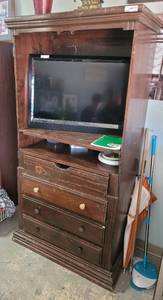 lot 100 image: WOODEN CABINET WITH DRAWERS AS SHOWN. CONTENTS NOT INCLUDED.