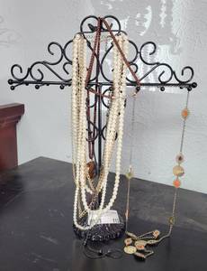 lot 113 image: LOT OF NECKLACES IN COLORS & STYLES AS SHOWN.