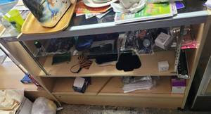 lot 115 image: STORE DISPLAY AS SHOWN. CONTENTS NOT INCLUDED.