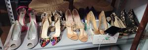 lot 123 image: LOT OF ASSORTED WOMEN SHOES AS SHOWN.