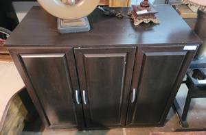 lot 134 image: LARGE 3-DOOR CABINET AS SHOWN.