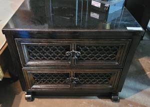 lot 138 image: WOODEN ACCENT TABLE IN STYLECOLOR SHOWN.