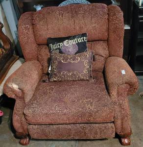 lot 156 image: UPHOLSTERED SOFA CHAIR IN STYLECOLOR SHOWN.