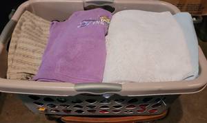 lot 184 image: CONTAINER LOT OF ASSORTED CLOTHING AS SHOWN. NICE MIXED LOT