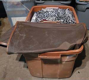 lot 185 image: CONTAINER LOT OF ASSORTED CLOTHING AS SHOWN. NICE MIXED LOT