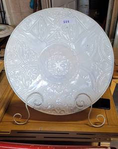 lot 228 image: ROUND METAL DECORATIVE PLATE WITH STAND AS SHOWN.