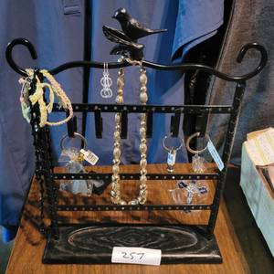 lot 257 image: METAL TABLE TOP JEWELRY HOLDER WITH CONTENTS AS SHOWN.