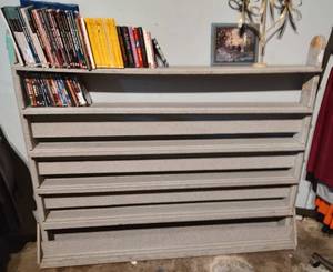 lot 188 image: STORE DISPLAY SHELF AS SHOWN. CONTENTS NOT INCLUDED.