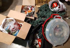 lot 193 image: LARGE LOT OF CHRISTMAS ITEMS AS SHOWN.