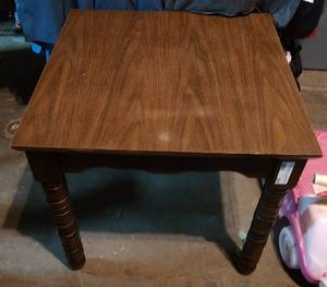 lot 201 image: WOODEN ACCENT  SIDE TABLE IN STYLECOLOR SHOWN.