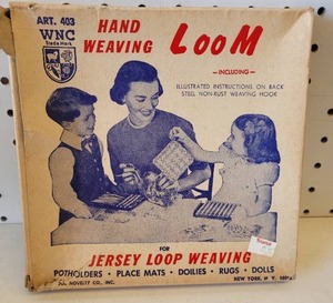 lot 101 image: VINTAGE HAND WEAVING LOOM IN ORIGINAL BOX.