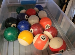 lot 120 image: BILLIARD BALL SET.