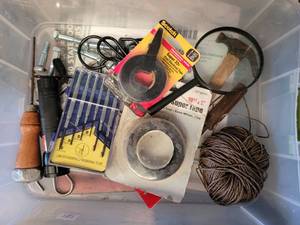 lot 121 image: MIXED LOT OF SMALL TOOLS PLUS.