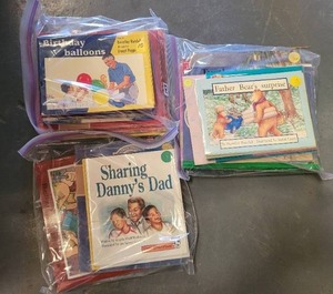 lot 143 image: ASSORTED CHILDRENS BOOKS.