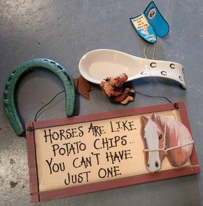 lot 146 image: COWBOYS  HORSES THEMED ITEMS.