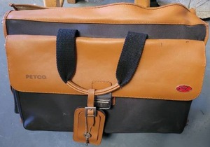 lot 152 image: RAWLINGS LEATHER TRAVEL BAG.