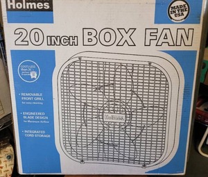 lot 163 image: HOLMES 20 INCH BOX FAN IN BOX.