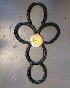 lot 191 image: HOME MADE HORSESHOE DECOR.