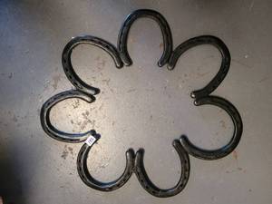 lot 192 image: HOME MADE HORSESHOE DECOR.