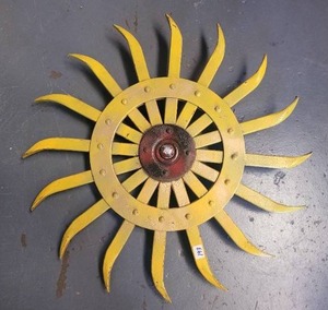 lot 193 image: YARD  OUTDOOR DECOR.