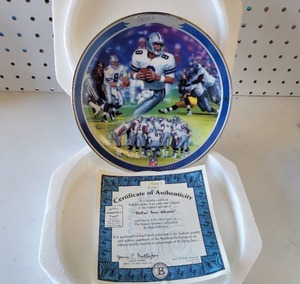 lot 113 image: BRADFORD EXCHANGE LIMITED EDITION 1997 DALLAS TROY AIKMAN COLLECTIBLE PLATE WITH COA.
