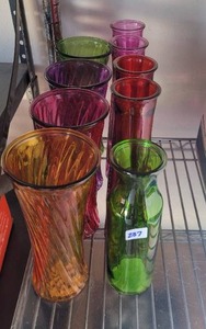 lot 237 image: GLASS VASES IN VARIOUS COLORS.