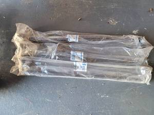 lot 264 image: LOT OF 24 TOWEL BARS IN PACKAGES.