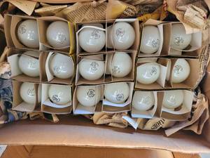 lot 276 image: BOX LOT OF LIGHT BULBS.