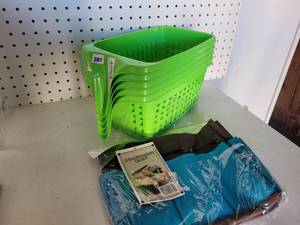 lot 283 image: NEW SCRAPBOOK CADDY AND PLASTIC BASKETS.