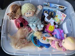 lot 250 image: LOT OF ASSORTED TOYS.