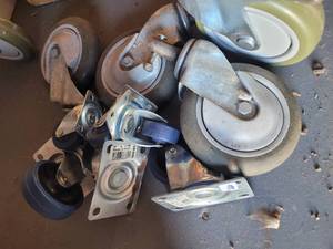 lot 260 image: LOT OF ASSORTED CASTERS.