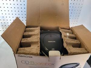 lot 280 image: MEMOREX CD BOOMBOX WITH BOX.