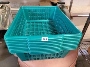 lot 348 image: LOT OF PLASTIC BASKETS.