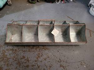 lot 357 image: GALVANIZED ORGANIZER WITH TAG.