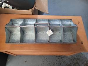 lot 358 image: GALVANIZED ORGANIZER WITH TAG.