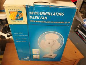 lot 367 image: 12 INCH OSCILLATING DESK FAN IN BOX.