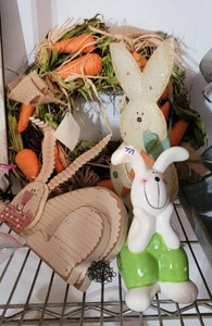 lot 359 image: MIXED EASTER DECOR LOT.
