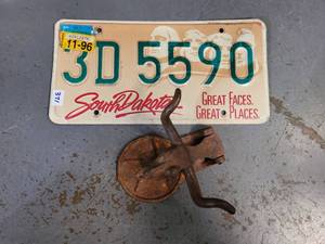 lot 371 image: CAST IRON DOOR KNOCK AND MORE.